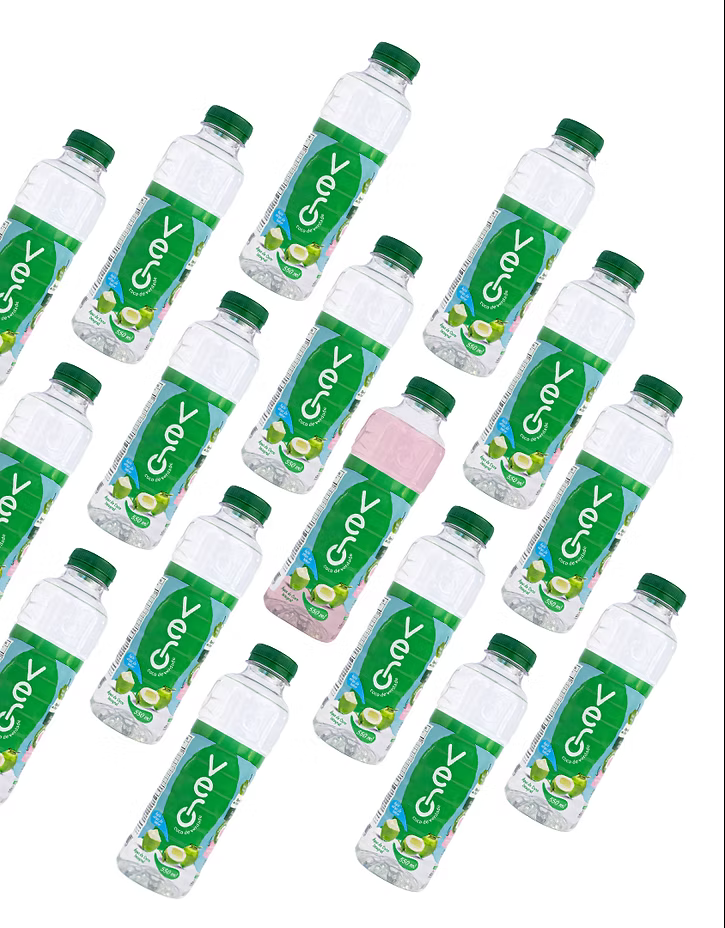 Garrafa de Vero com água de coco cor-de-rosa